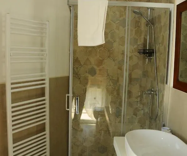 Konukevi Andrea E 3*